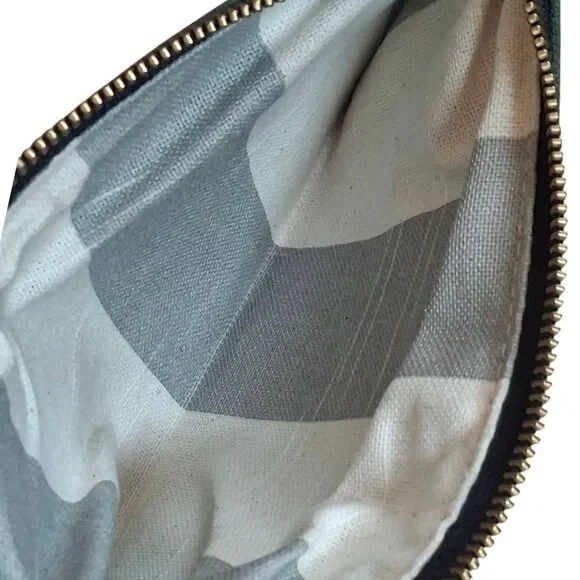 R Riveter American Handmade Canvas Zip Pouch RR102 - Picture 3 of 4